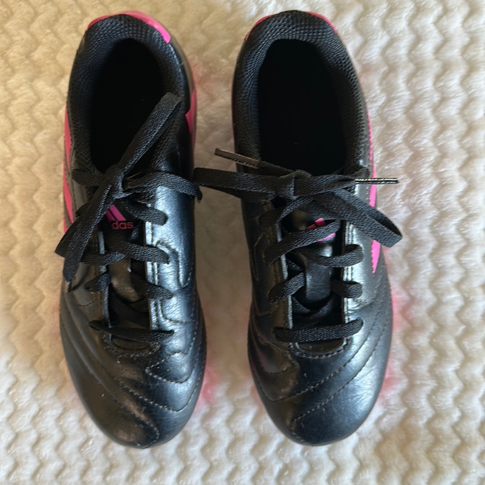 lightly used soccer shoes